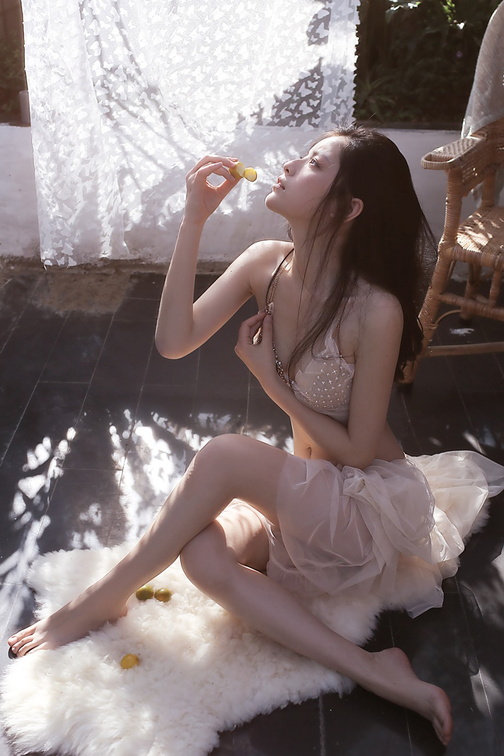 GirlAndFlower 263.jpg